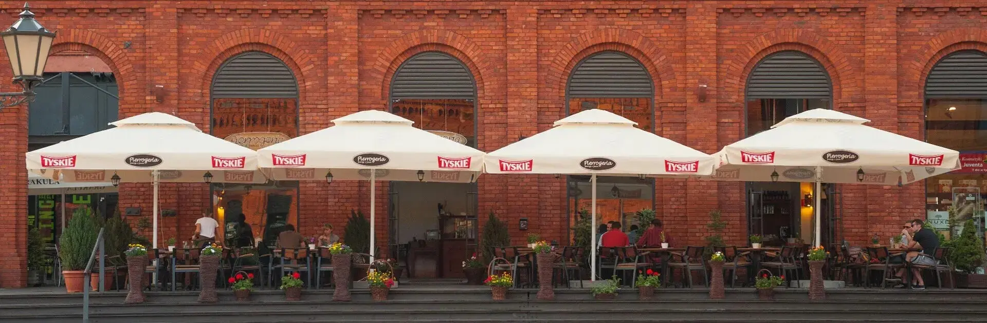 Big Umbrellas for Hotels, Events, Pubs, Reataurants, Cafes and Beaches.